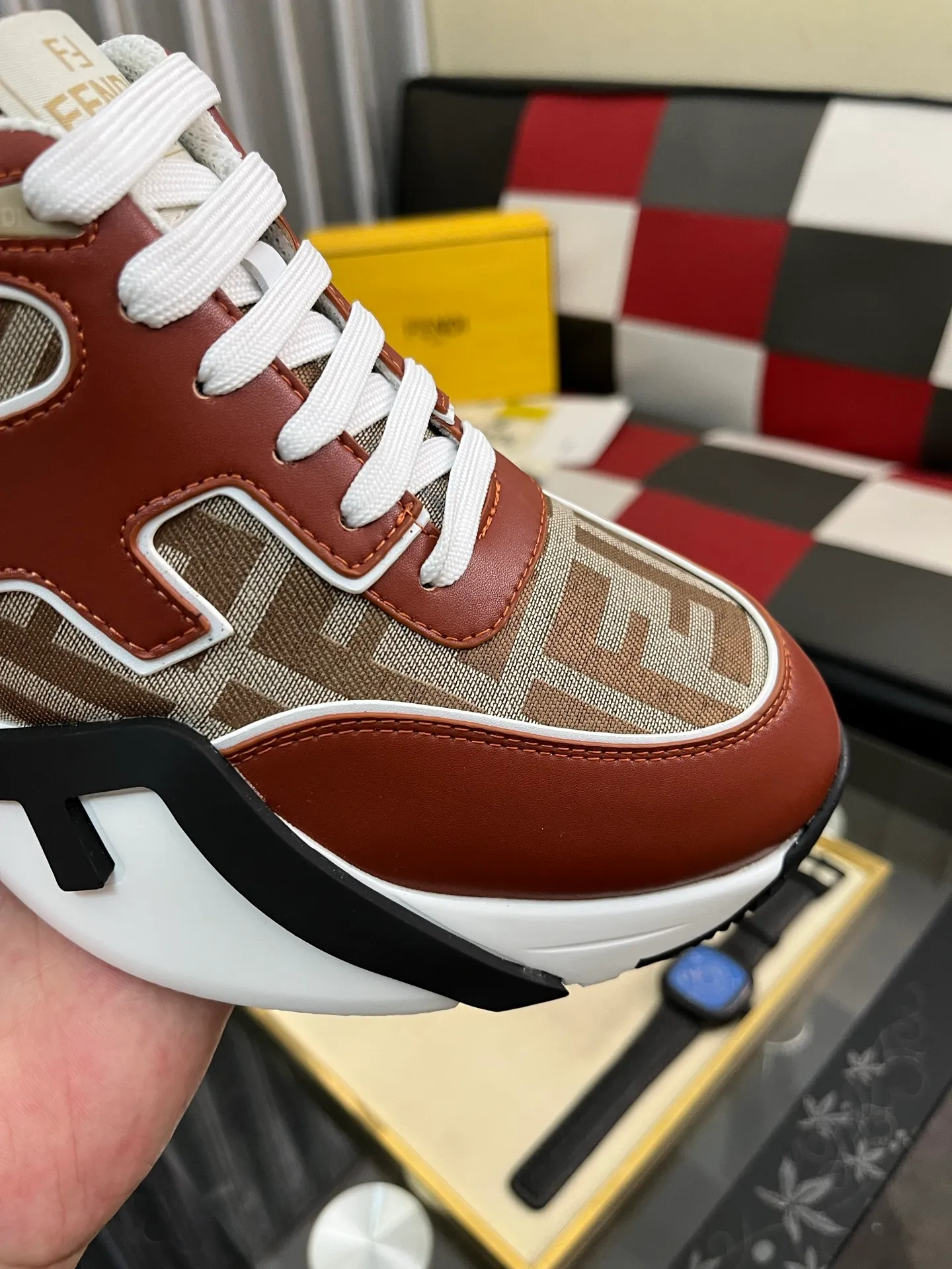 Men's men's shoes 💰560⌚️⌚️FENDI.•FENDI unique modern style sneakers. Counter purchasing🏃casual shoes😍😍 Original breathable fly-knit mesh imported from Italy (refuses to discolor and abrade feet) soles: Original soles specially provided by the original factory, super cool😍 French lazy style design ⚠️ Original quality, super comfortable and wear-resistant original soles. Code number: 38-442️⃣Colors available
